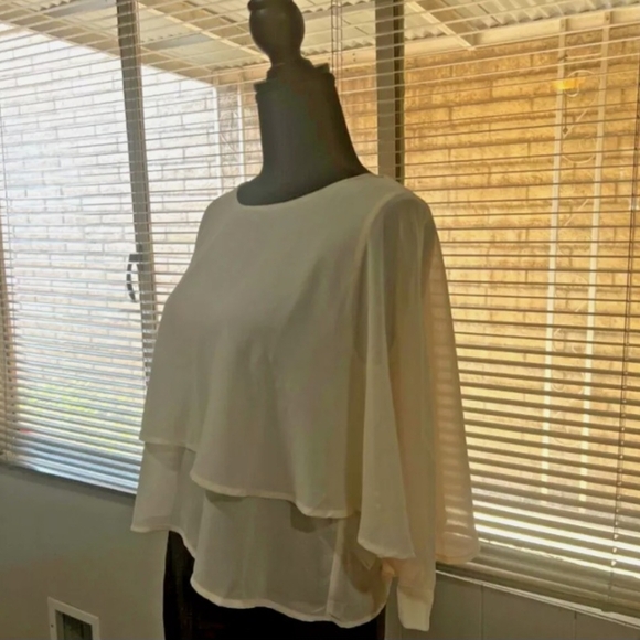 Elegant Cream Women's Top - Picture 4 of 6